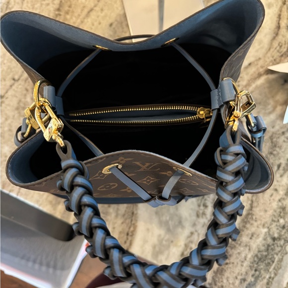 SOLD!!⚡️FLASH SALE⚡️🦋💙 Louis Vuitton Neonoe Bleu Jean 💙🦋 - Picture 4 of 11